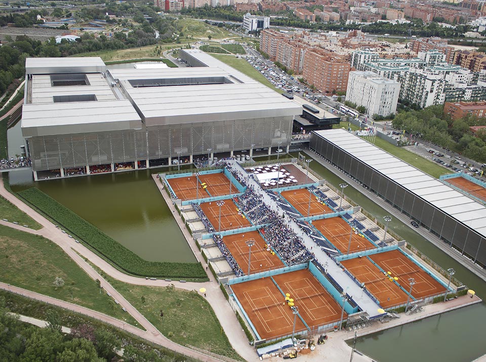encanto Celo muñeca Caja Mágica: la mayor instalación deportiva de Madrid permanece cerrada a  sus vecinos - Asociación Vecinal Independiente de Butarque