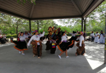 Actuación del grupo de folklore “Integrando nuestras raíces”